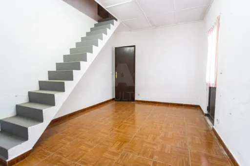 Moradia Térrea T2 para remodelar em Coruche-Vale Mansos