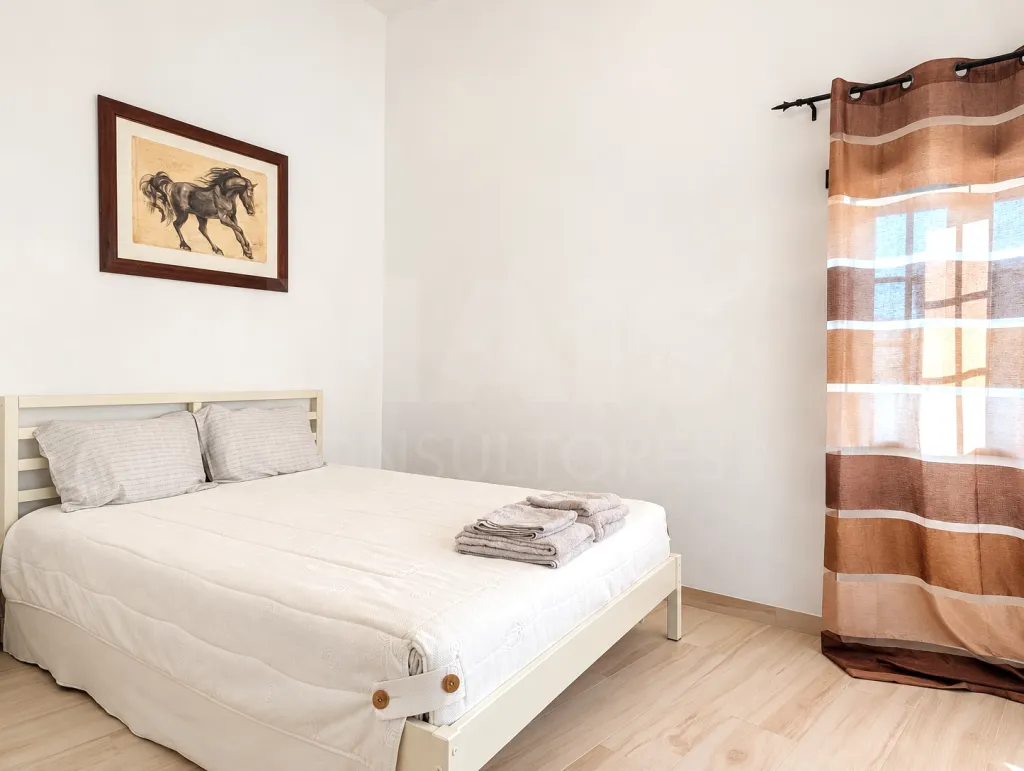 Moradia T2 mobilada e equipada com varanda | Seixal – Lourinhã