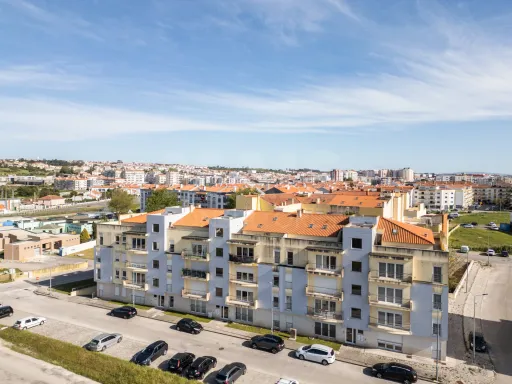 Apartamento T2 com garagem