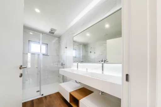 Moradia Contemporânea de Luxo com Vista Barragem, Piscina e 3.000m² Urbanos | Peniche