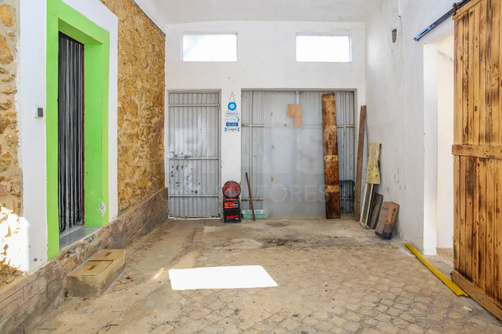 🏡 Moradia T4 com 247 m², 2 Garagens e Terreno | Canados, Alenquer