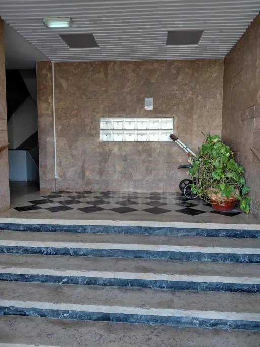 Oportunidade de investimento no centro de Peniche com 106 m² e grande potencial de transformação em habitação