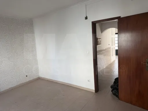 Já pensou em viver e trabalhar no sítio mais central de Arruda? 🍷✨