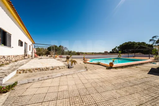 Propriedade com 7240m2 | Duas habitações | Piscina | Garagem | Anexos | Carvalhal, Bombarral