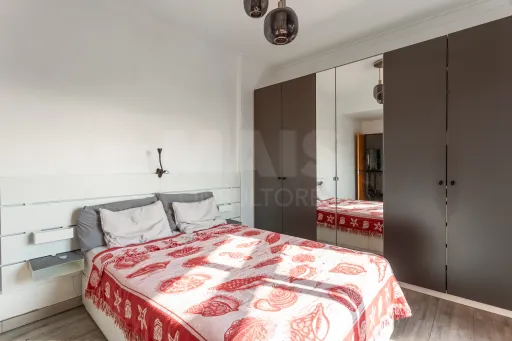 2-Bedroom Apartment with Excellent Potential | Sacavém | 5th Floor with Elevator