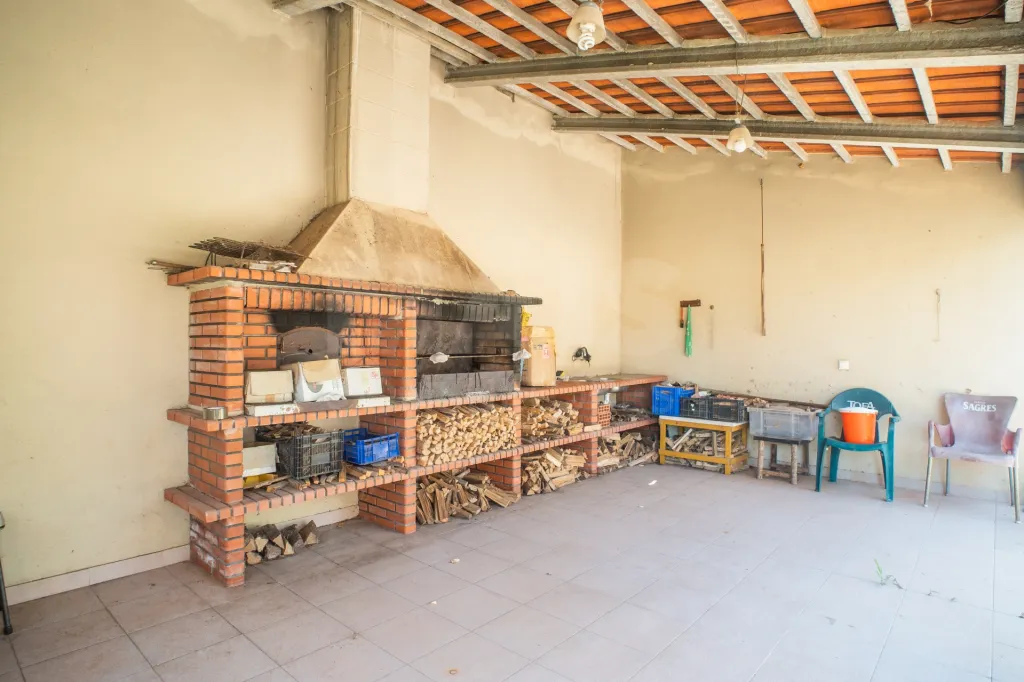 Moradia T2 com Cave Ampla e lote de 900 m²