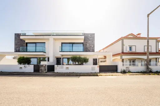 Moradia T3+2 Moderna com Vista Mar e Terraço Panorâmico