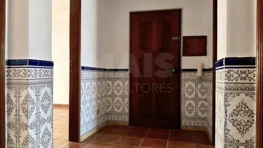 Apartamento T2 com Marquise e Despensa | 1º Andar | Perto das Praias