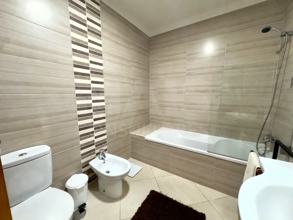 Apartamento T3 com suíte e garagem em Peniche
