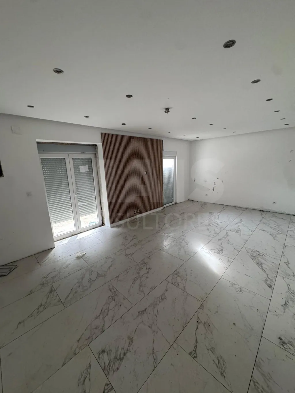 Oportunidade em Calhandriz: Moradia T2 Semi-Remodelada com Opção Chave na Mão