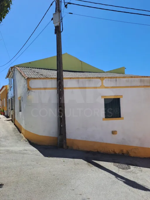 🏡 Oportunidade Única no Coração de Casais Galegos – Armazém/Adega com 90 m²
