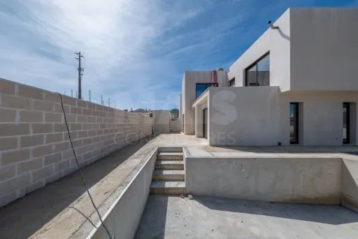 Moradia T3 (3 Suítes) com piscina e jardim - Salir do Porto