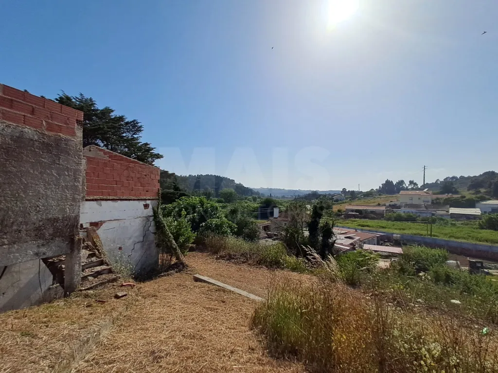 Moradia em construção em Salir de Matos