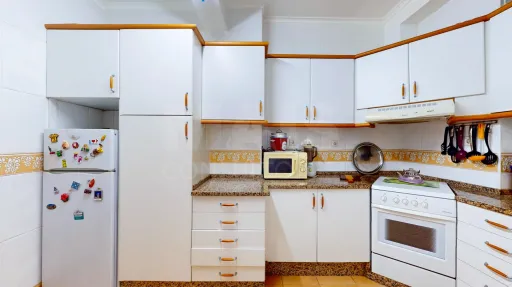 Apartamento T3 em Benfica – Elevador, Luz Natural e Localização Central