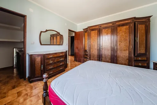 2-Bedroom Apartment with Private Backyards and Garage, 900 m from São Bernardino Beach