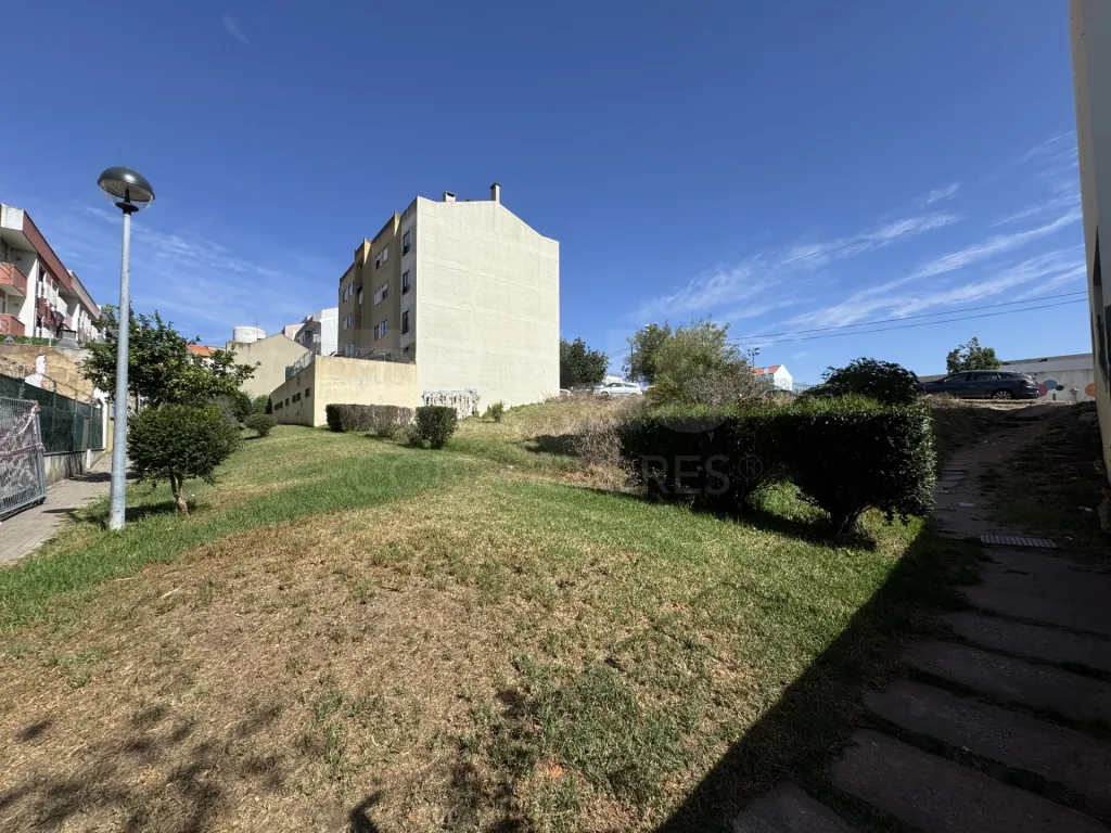 Terreno Urbano - Construção Brandoa, Amadora