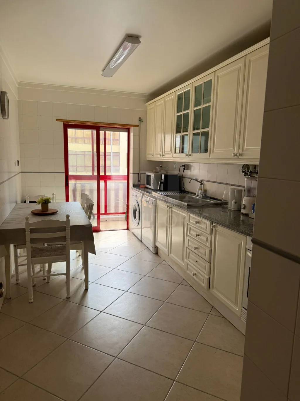 Apartamento T2 na Póvoa de Santa Iria com parqueamento e terraço