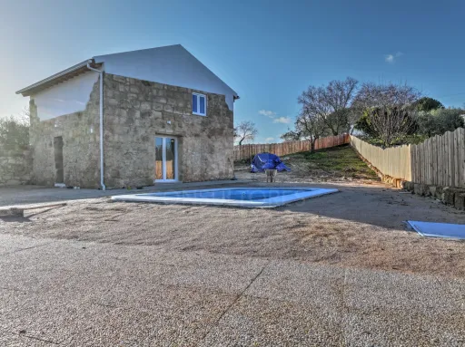 Moradia T2 + Anexo c/ T1, Logradouro e Piscina!