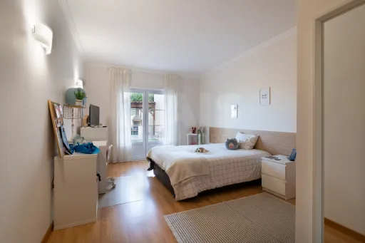 Andar de Moradia T4 com Terraço em Agualva-Cacém