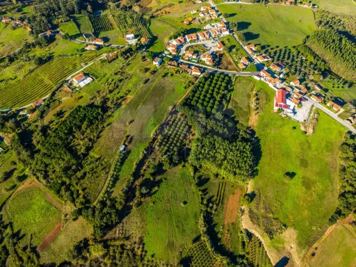 Terreno Amplo com PIP Aprovado – Ideal para Moradia Contemporânea
