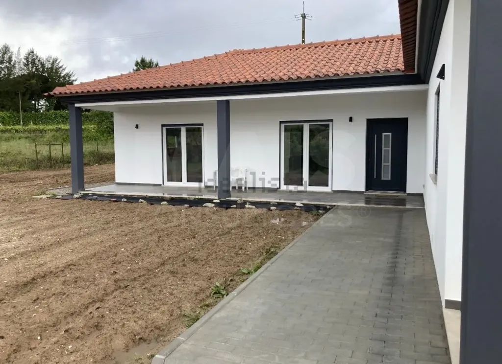 Moradia  T3 Independente na Vermelha