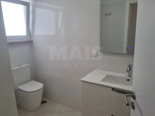 Refurbished 2-bedroom apartment