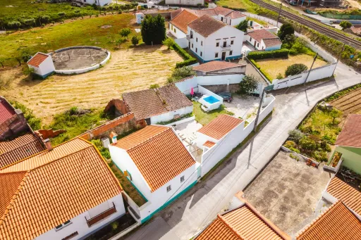 Moradia T2 +1 Renovada em Famalicão da Nazaré