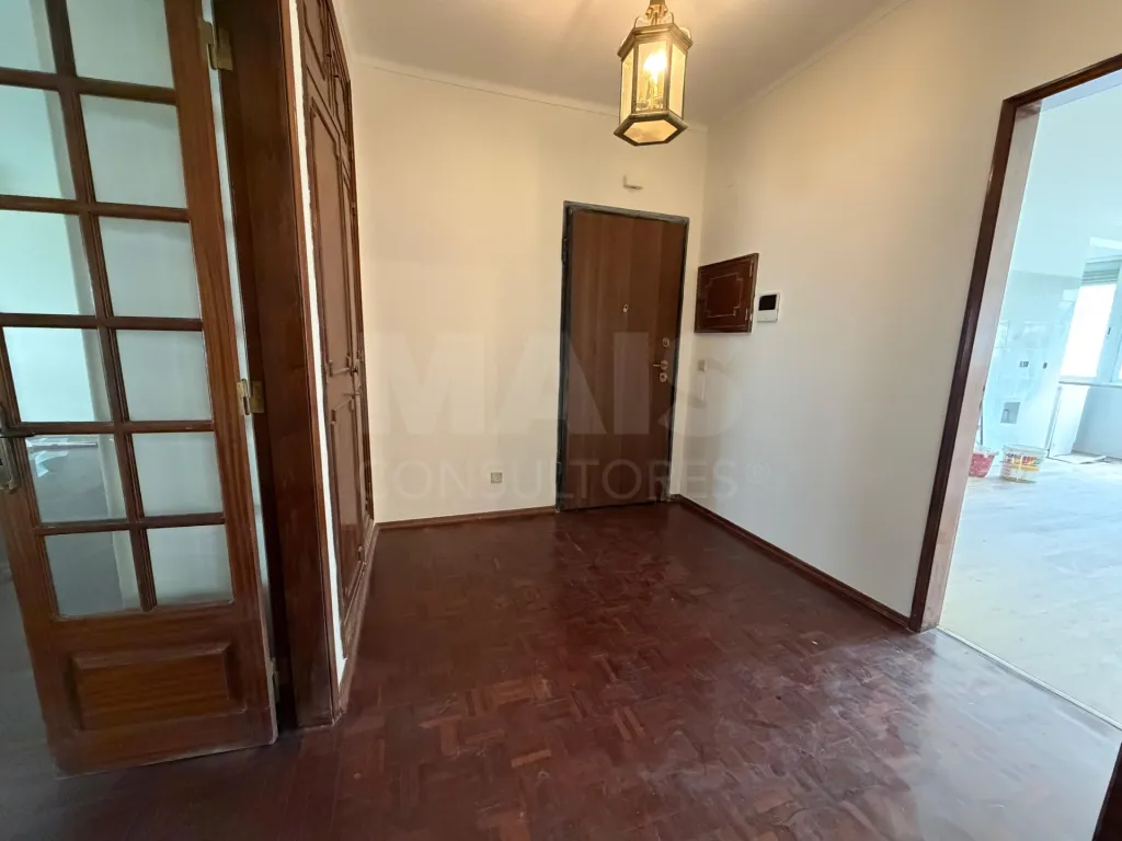 Apartamento T4 em Carnide