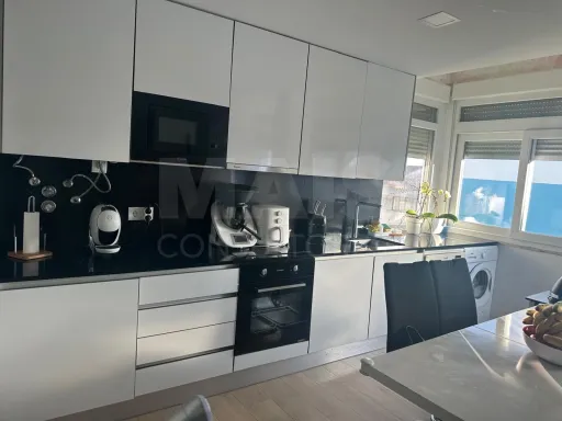 Apartamento T3 totalmente remodelado na Póvoa de Santa Iria com vista rio