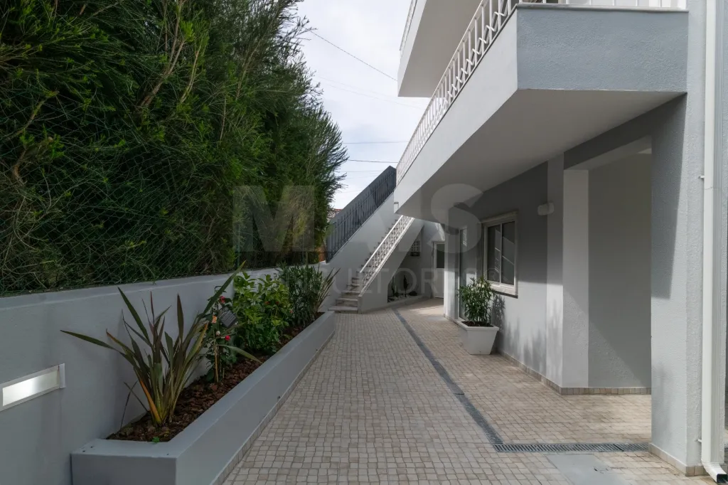 Moradia Isolada T4 Renovada — Abuxarda / Alvide, Cascais