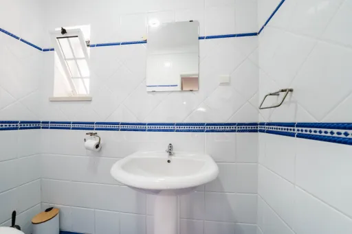 Moradia T4 em Olho Marinho | 260m² | Lote 734m²