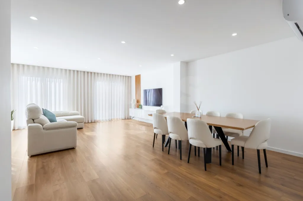 Apartamento T3 semi-novo vista mar com garagem