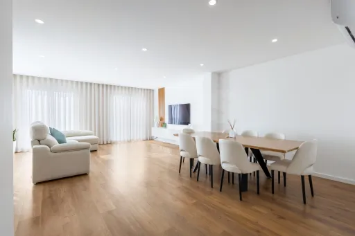 Apartamento T3 semi-novo vista mar com garagem