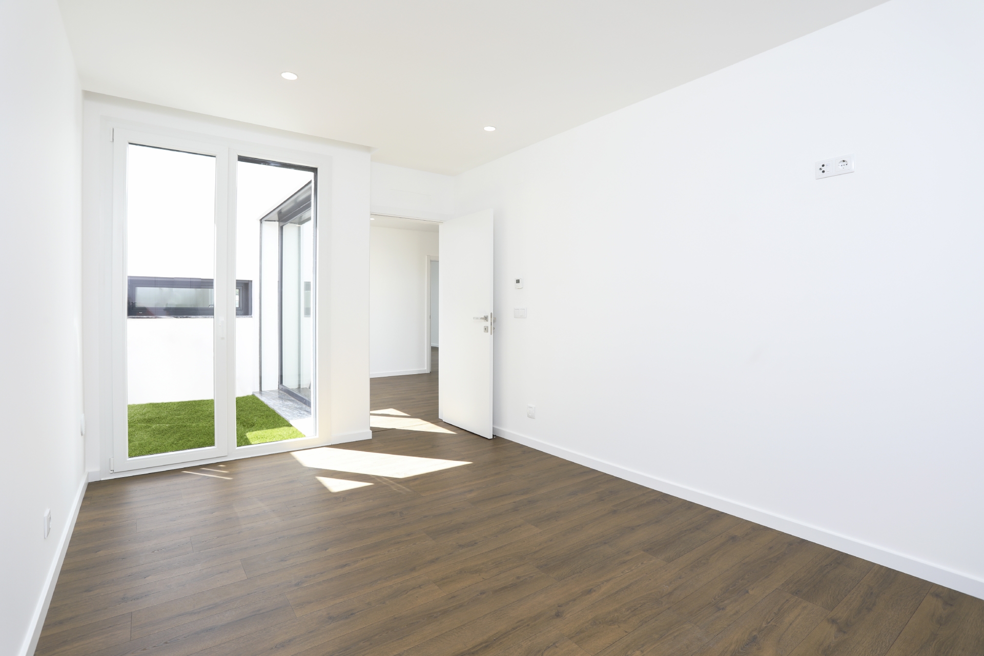 Moradia Térrea T3, linhas modernas, condomínio fechado Vilas da Lezíria (novo), Samora Correia
