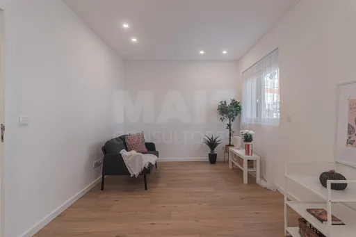 Unique Opportunity - Renovated T2 in Praça São João Batista