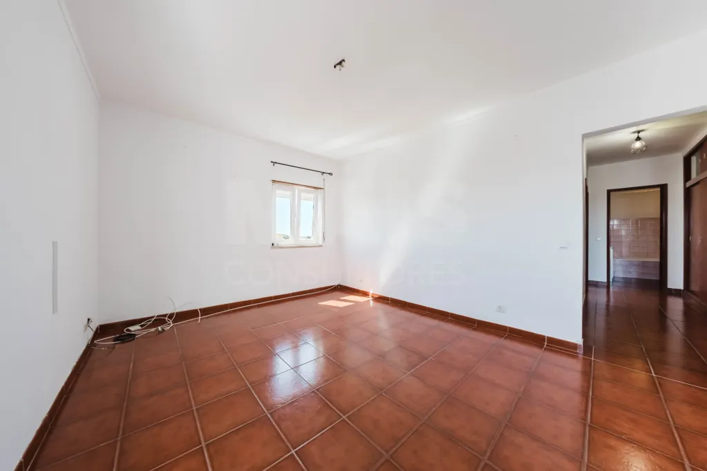 T2 Renovado com Varanda e Vista Mar em Peniche