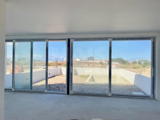 Moradia T3 em Ferrel com Piscina