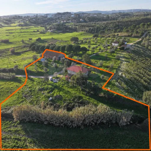 Moradia T2+1 c/ Anexo & Armazém em Lote de 7.600m2