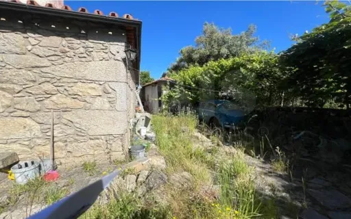 Moradia térrea em pedra pronta a habitar, próxima da praia de Vila Praia de Âncora