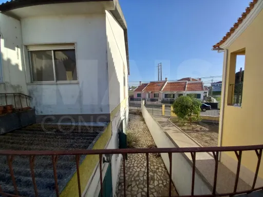 Moradia Bi Familiar com entradas independentes