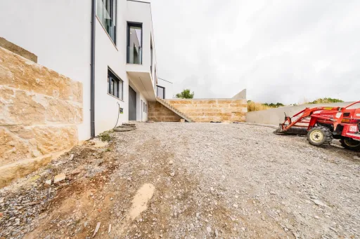 Moradia V3  moderna com piscina, vista de campo e excelente localização  Matas – Lourinhã