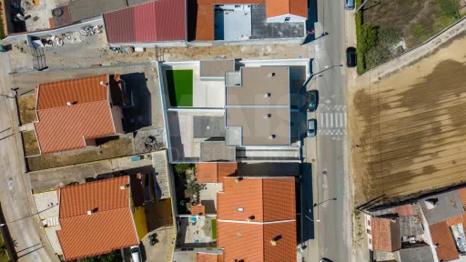 Moradia nova T4 com quintal e garagem