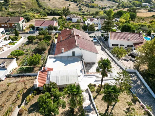 Moradia T5, na calhandriz com piscina
