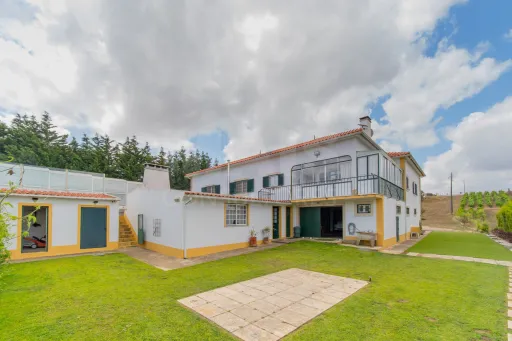 Moradia T4 com Piscina, Excelente Espaço Exterior em Carnota - Alenquer