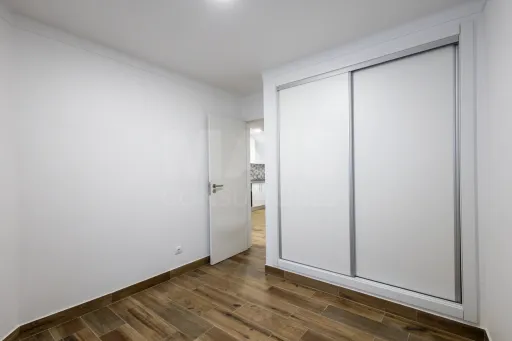 O Seu Refúgio Térreo T2 Remodelado: Conforto e Modernidade em Aljubarrota