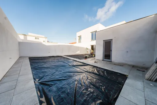 Moradia T4 com Garagem Logradouro e Jardim