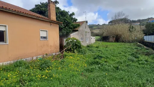 Moradia T3 em Sapataria, com terreno urbano de 4000m2