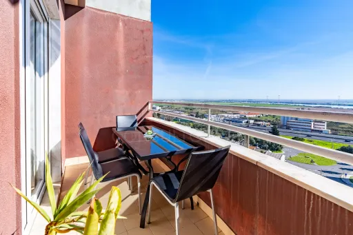 Apartamento T3 com box e vista rio em Vila Franca de Xira