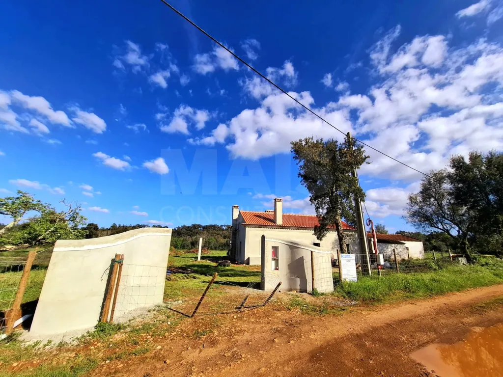 Quinta T4 com 9 mil m2 em Santiago do Cacém, Cercal do Alentejo