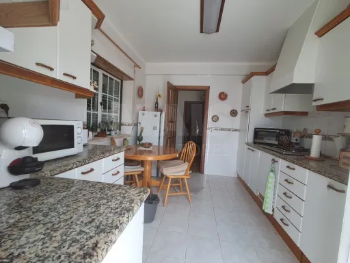 Moradia T3 Térrea com Garagem e Pátio no Nadadouro